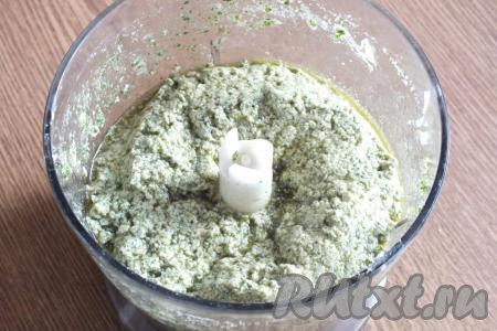 Должна получиться однородная мятно-масляная масса.