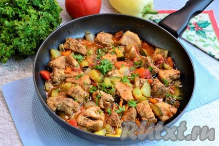 Свинина, тушёная с кабачками и помидорами
