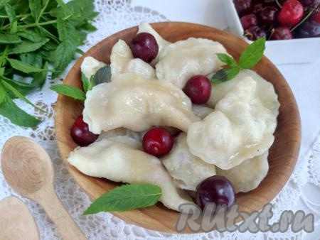 Вареники с вишней на кефире