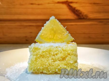 ​​​​​​​​​​А можно разрезать манник на квадратики, пропитать каждый кусочек лимонным сиропом (для приготовления сиропа смешайте лимонный сок с сахаром) и подавать к чаю, как пирожное.