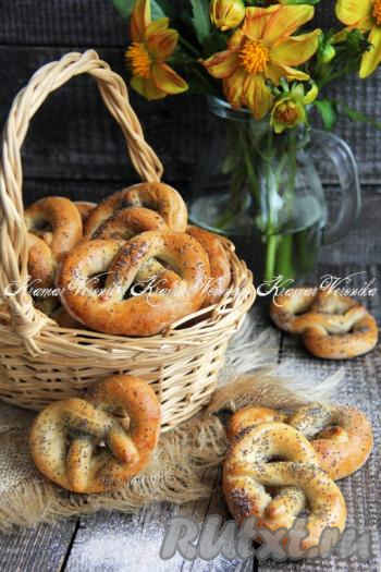 Вкусные, нежные и ароматные крендели можно подать к чаю, кофе, молоку как в тёплом, так и в остывшем виде.