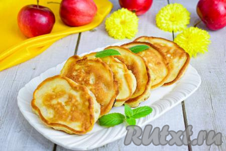 Оладьи с яблоками на кефире на сковороде