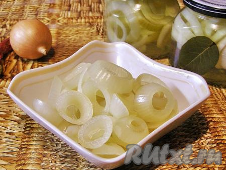 Лук, маринованный кольцами в банках на зиму