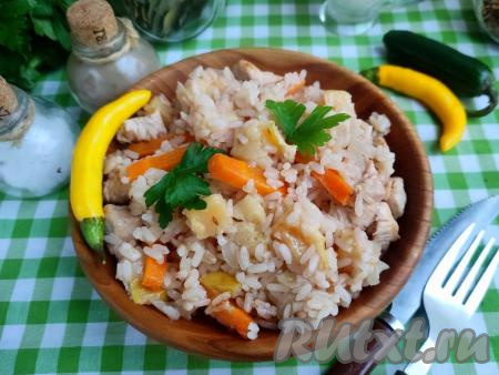 Плов с курицей и айвой