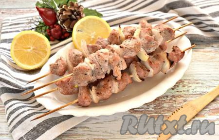 Шашлычки из свинины на шпажках в духовке