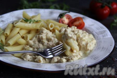 Макароны прекрасно сочетаются с таким мясным блюдом. 
