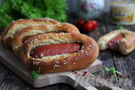 Булочки с сосисками из дрожжевого теста