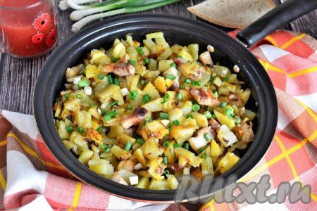 Свиная грудинка с картошкой на сковороде