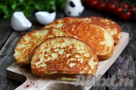 Гренки с яйцом, сметаной и сыром