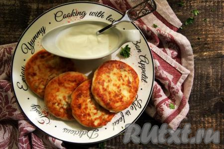 Сырники из творога с сыром и зеленью