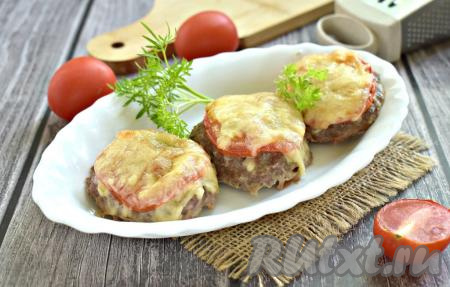 Котлеты из фарша с помидорами и сыром в духовке