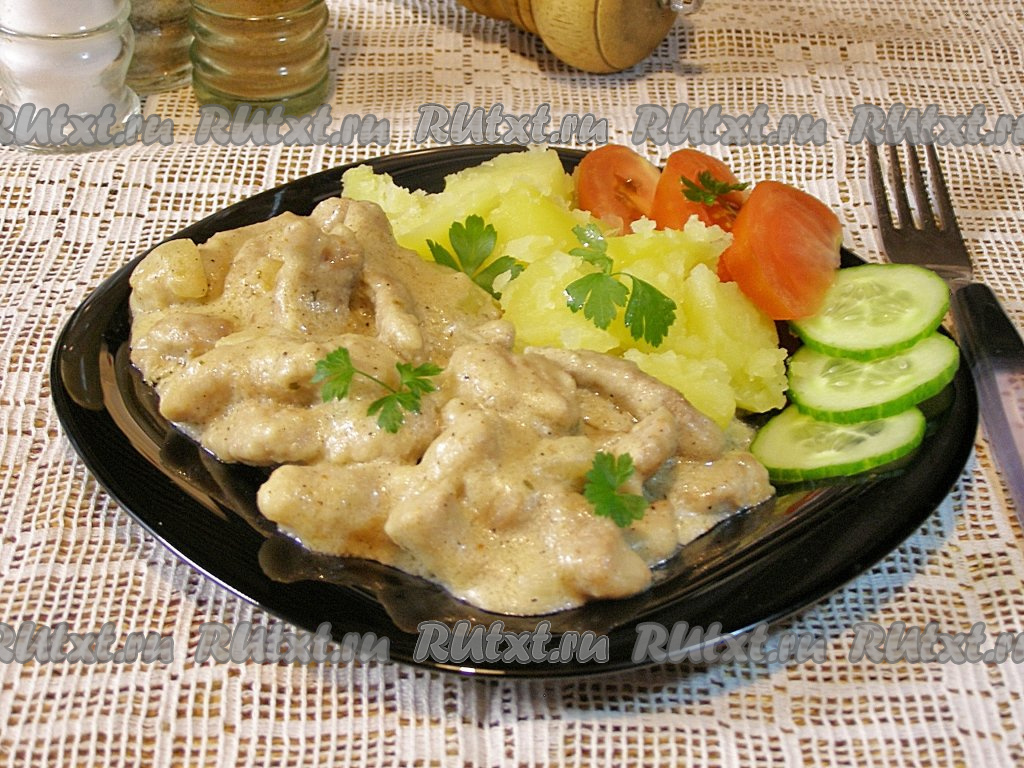 Свинина в яблочно-сметанном соусе