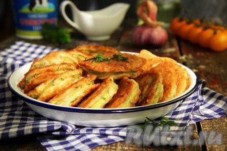 Кабачки в кляре из сметаны на сковороде