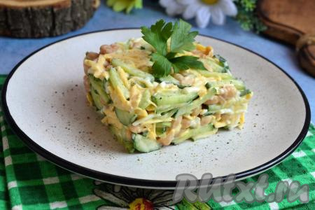 Салат с консервированной фасолью и свежим огурцом
