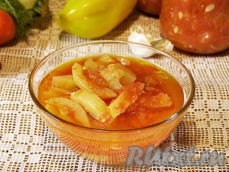 Ароматный, острый и очень вкусный салат "Тёщин язык", приготовленный из кабачков с перцем и помидорами, станет приятным дополнением и к мясу, и к различным гарнирам. Зимой, как правило, этот салатик съедается одним из первых!