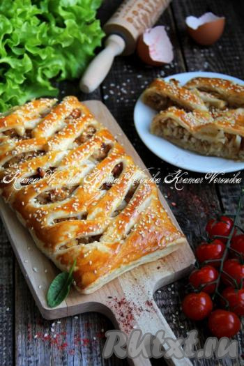 Пирог с капустой и фаршем из слоёного теста