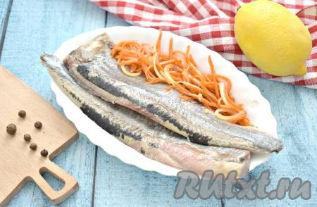 Селёдка, маринованная с уксусом