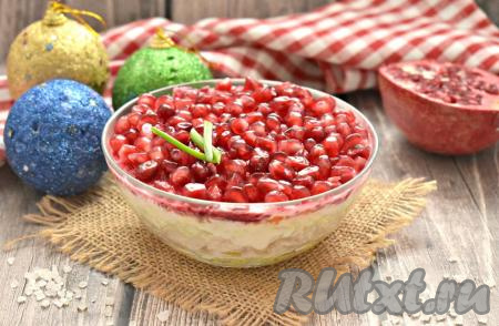 Салат с гранатом, курицей и свеклой