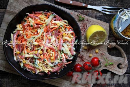 Салат с корейской морковью, копчёной колбасой и свежим огурцом