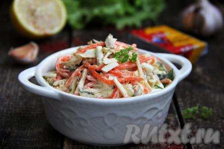 Салат с куриной грудкой, огурцом и корейской морковью