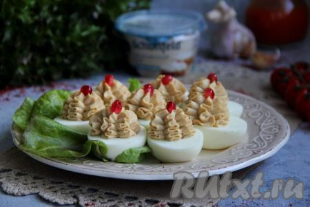 Мусс из печени трески с творожным сыром