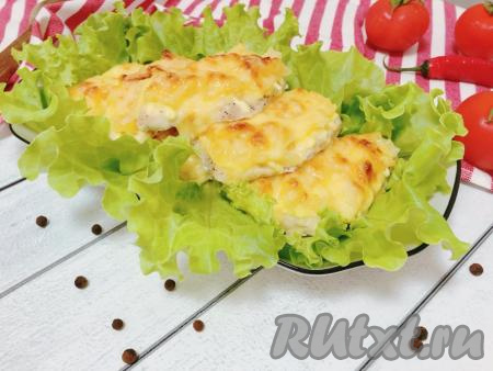 Куриные отбивные с ананасами и сыром в духовке