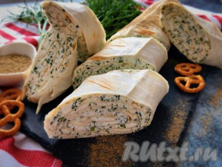 Рулет из лаваша с творогом и зеленью
