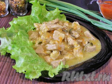 Свинина, тушёная с солёными огурцами