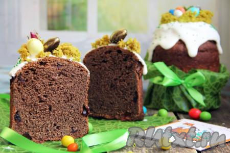 Шоколадный кулич с вяленой вишней