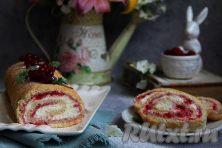 Рулет с клубникой и сливками