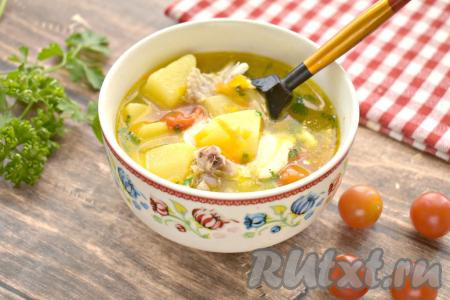 Куриный суп с помидорами и картошкой отлично насытит и вас, и ваших близких!