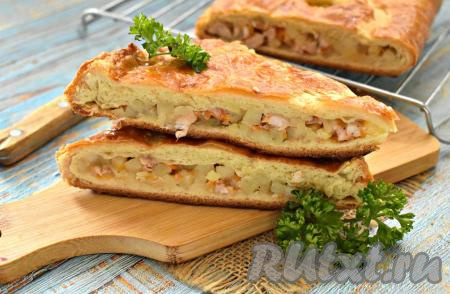 Пирог из слоёного теста с курицей и картошкой