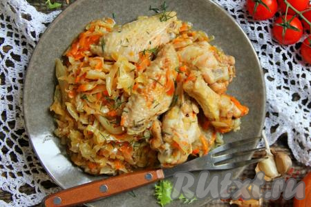 Капуста, тушёная с куриными крылышками