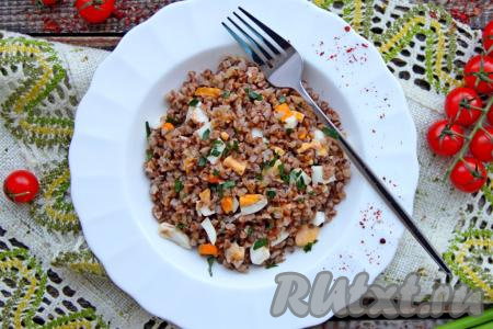 Гречка с яйцом и луком