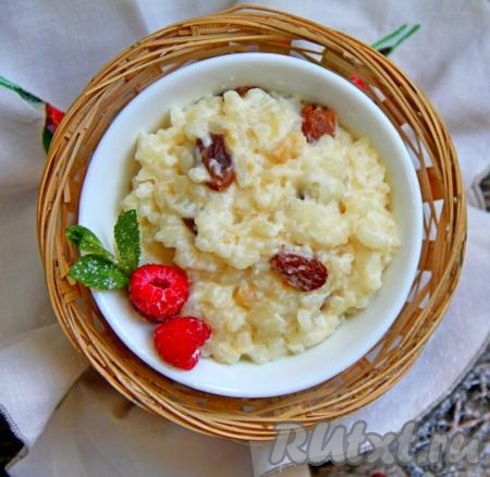 Рисовая каша с изюмом на молоке в мультиварке