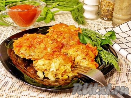 Ленивые голубцы с капустой, рисом и фаршем в томатном соусе в духовке 