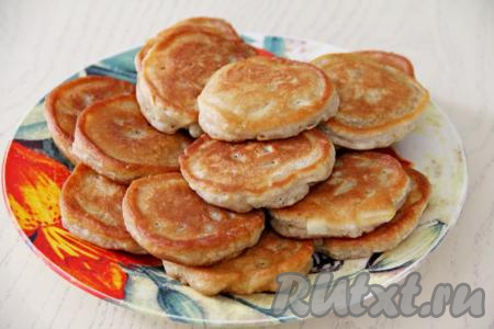 Оладьи на кефире с яблоками и корицей