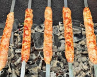 Люля-кебаб из свинины и курицы на мангале
