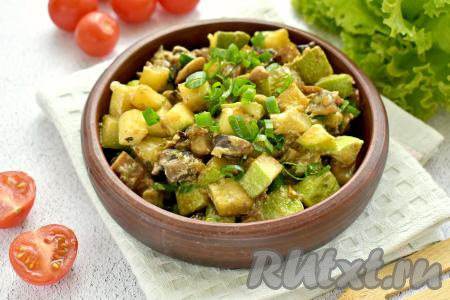 Кабачки с шампиньонами со сметаной на сковороде