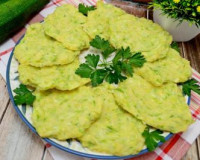 Оладьи из кабачков с манкой в духовке