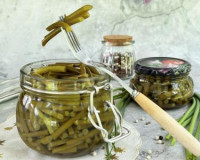 Маринованные стрелки чеснока быстрого приготовления