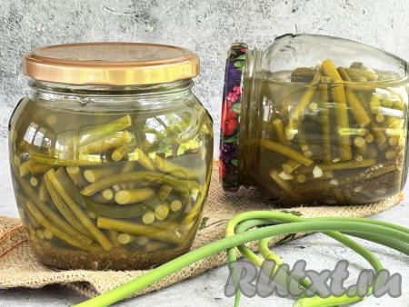 Зимой чесночные стрелки, приготовленные по-корейски, станут вкусной, пикантной закуской, которую можно подать в качестве дополнения к различным блюдам.
