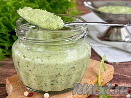 Соус из чесночных стрелок с майонезом