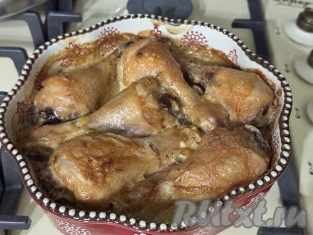 Куриные ножки в процессе запекания покроются красивой золотистой корочкой. 