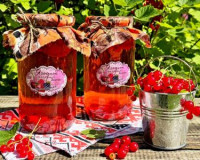 Компот из клубники и красной смородины на зиму
