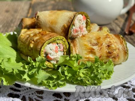 Рулетики из кабачков с крабовыми палочками