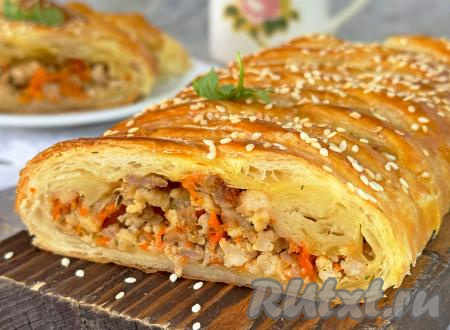 Косичка с мясом из слоёного теста