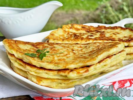 Чебуреки из кабачков с сыром