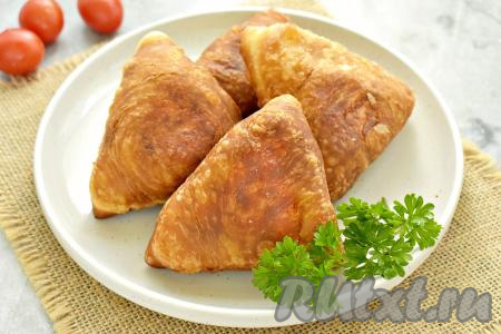Самса из слоёного теста на сковороде