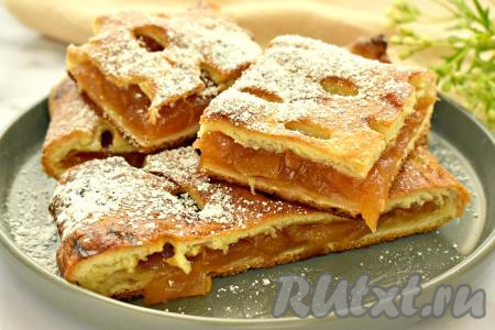 Пирог из слоёного теста с яблочным вареньем